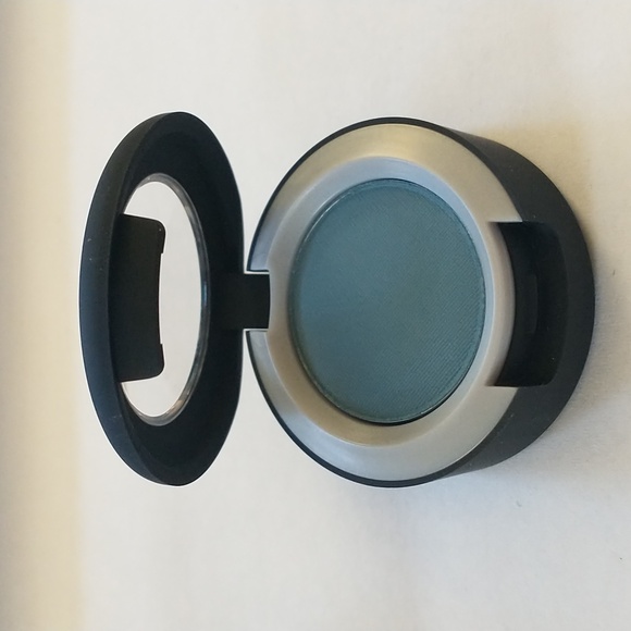 MAC Good Jeans Powder Kiss Soft Matte Eyeshadow - Picture 2 of 7